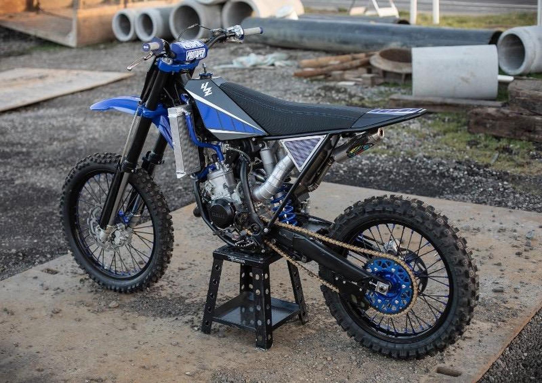 雅马哈 yz125 于 1974 年推出,是世界上所有越野摩托车中生产时间最长