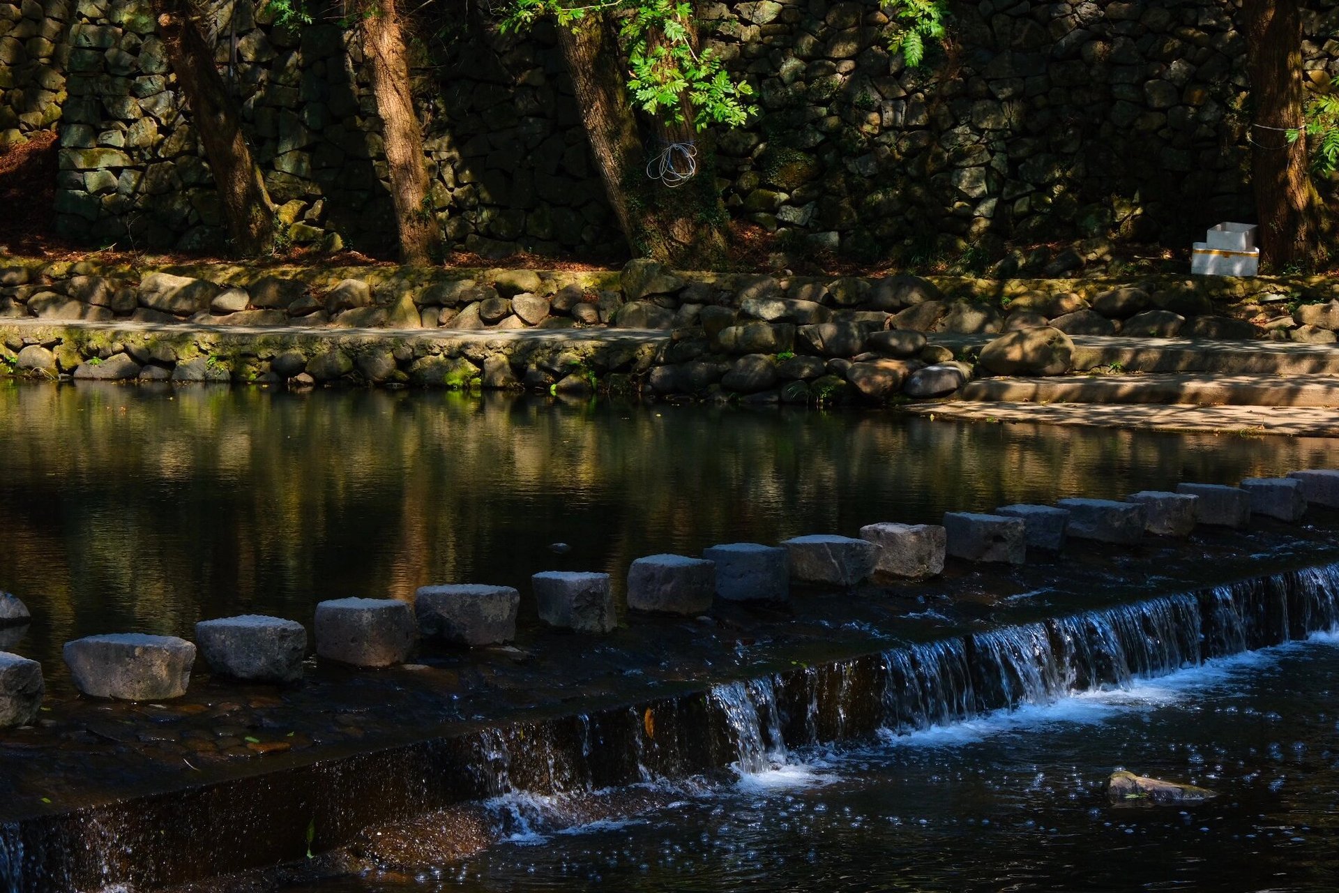 藏在山里的古村余姚中村 余姚古村里的小桥流水