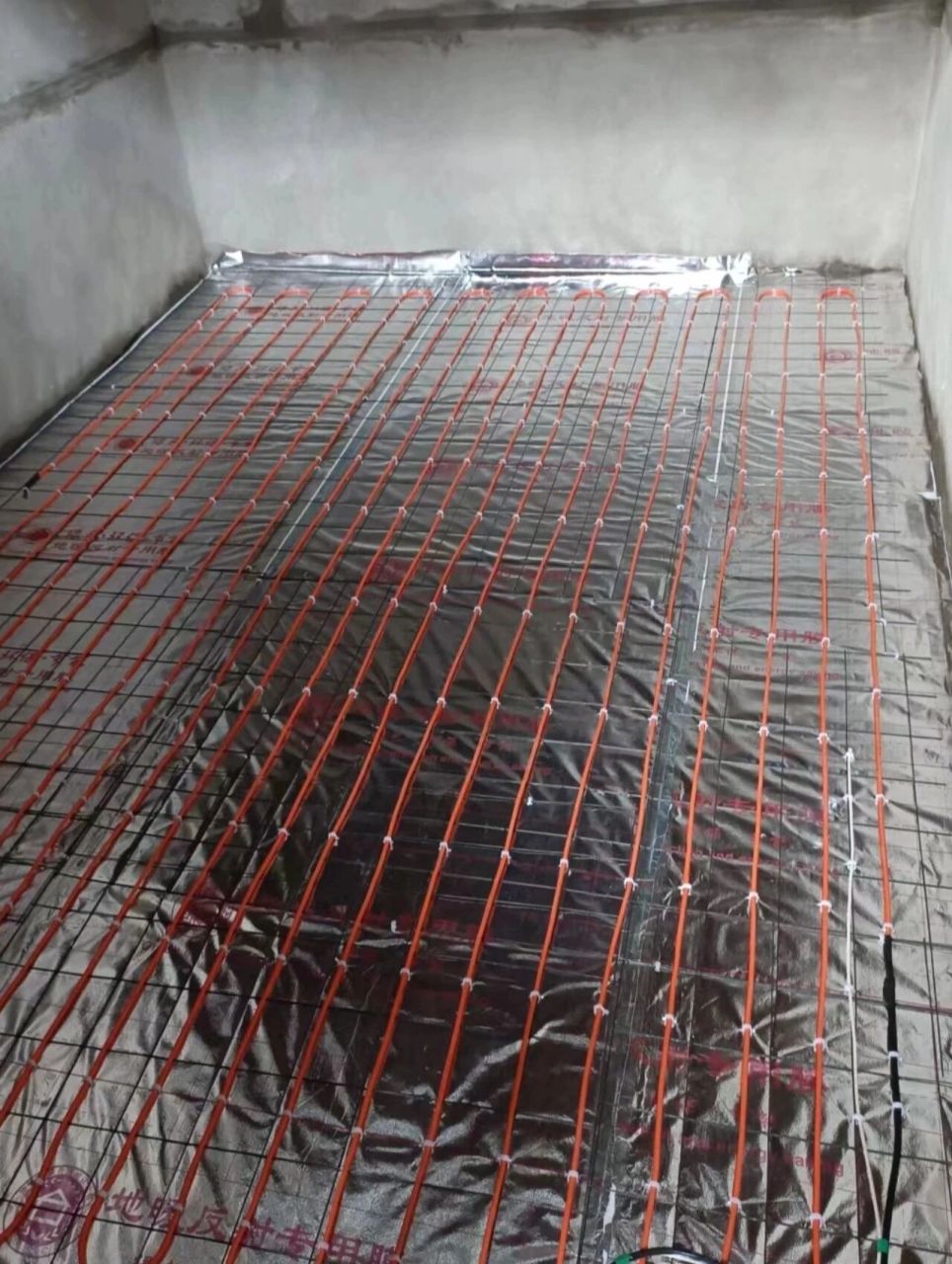 电地暖具体施工做法 电地暖安装步骤 1,电地暖安装之前要先检查电缆线