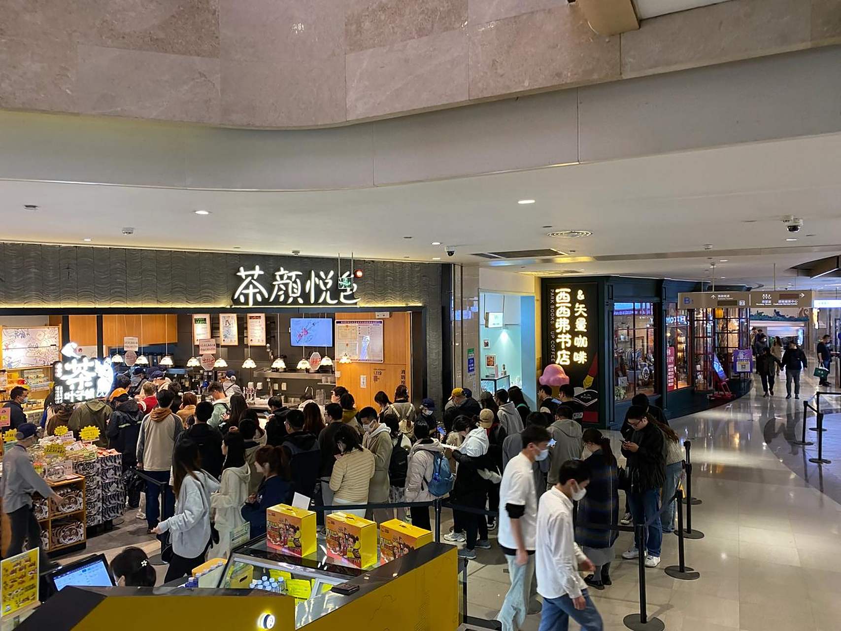 偶尔来一下雨花客厅,发现今天茶颜人不是很多了.