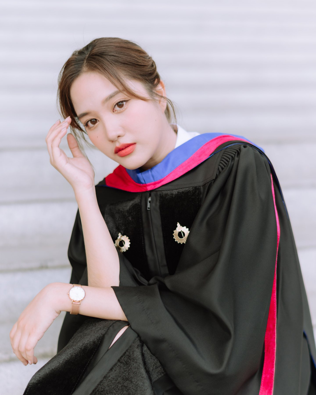 其中,98年的freen真的很有魅力,身上有种少年感的帅气.