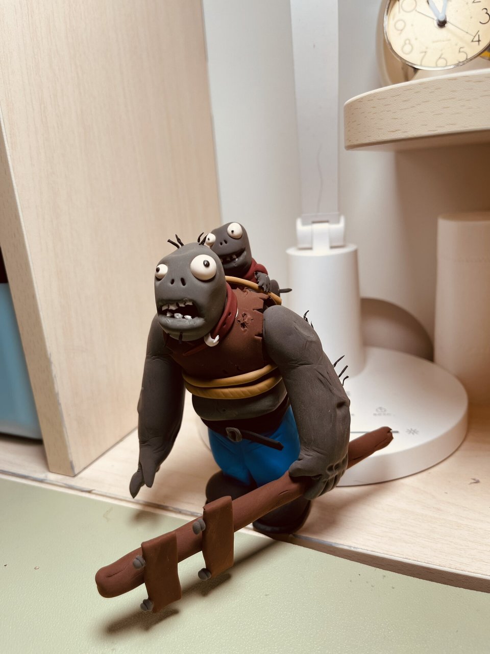 我觉得这是自己捏的第二好的粘土作品了 	 脸皮有点厚了