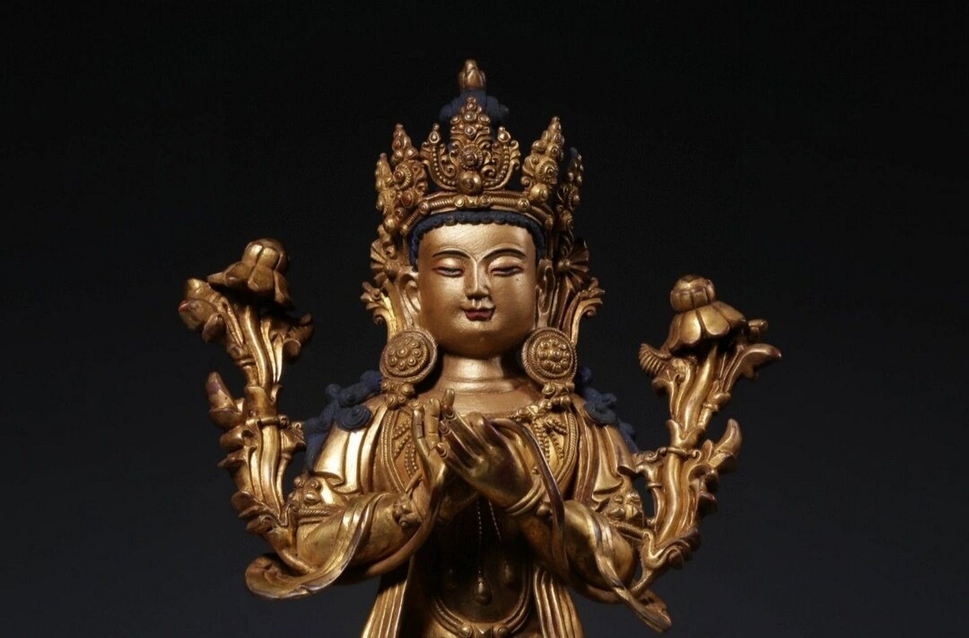 清代     普贤菩萨 清代   铜鎏金普贤菩萨坐像 高34厘米,长23厘米,宽