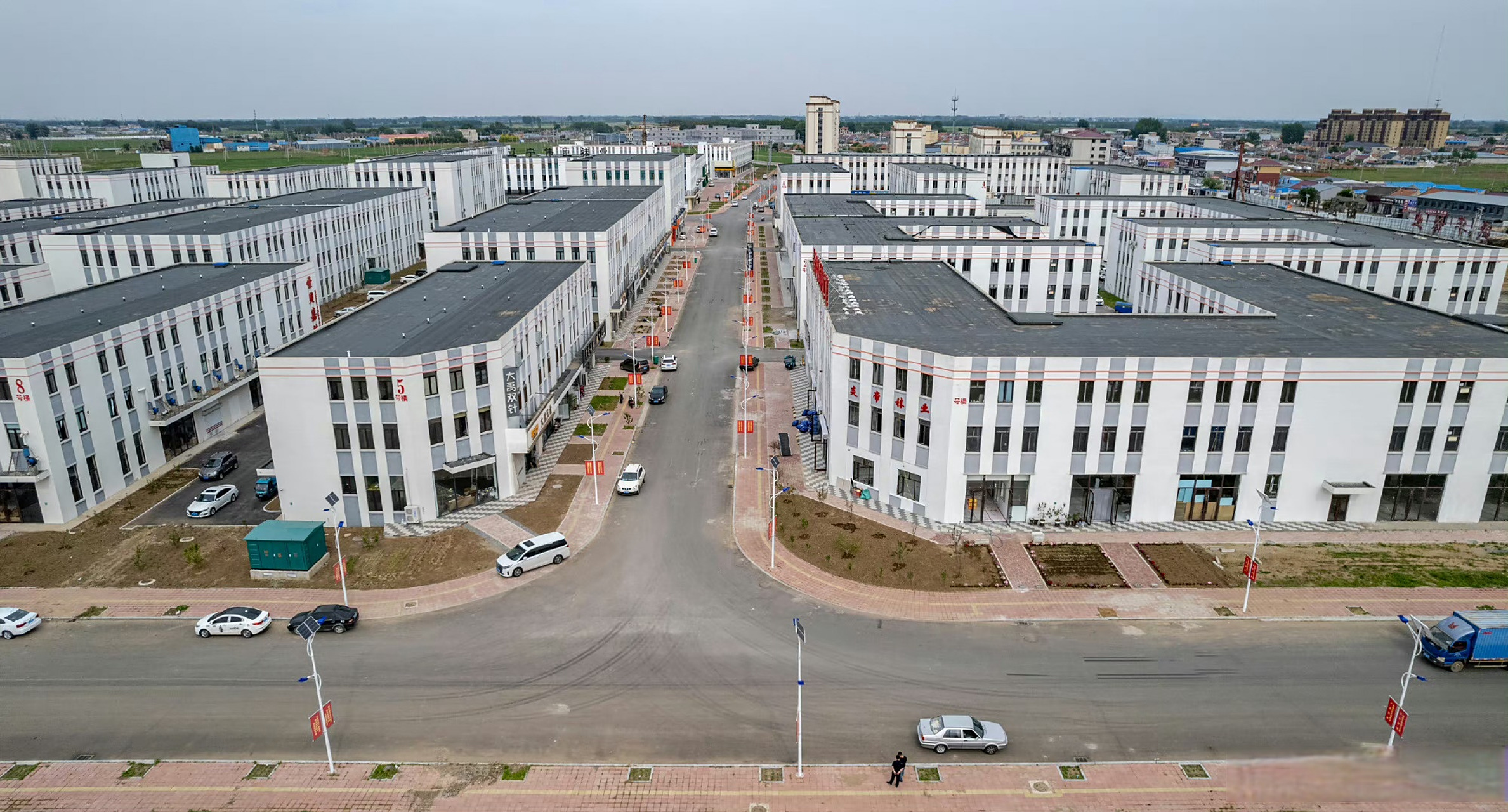 《小北河袜业城》   小北河镇的袜业现如今已经成为当地规模产业,通过