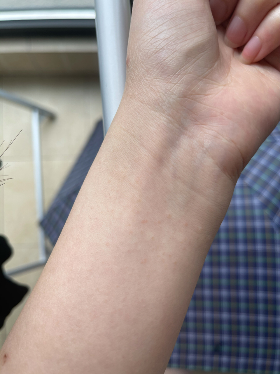 一喷香水皮肤就会起小疙瘩,还发痒,这次买了无酒精的香膏味道超喜欢