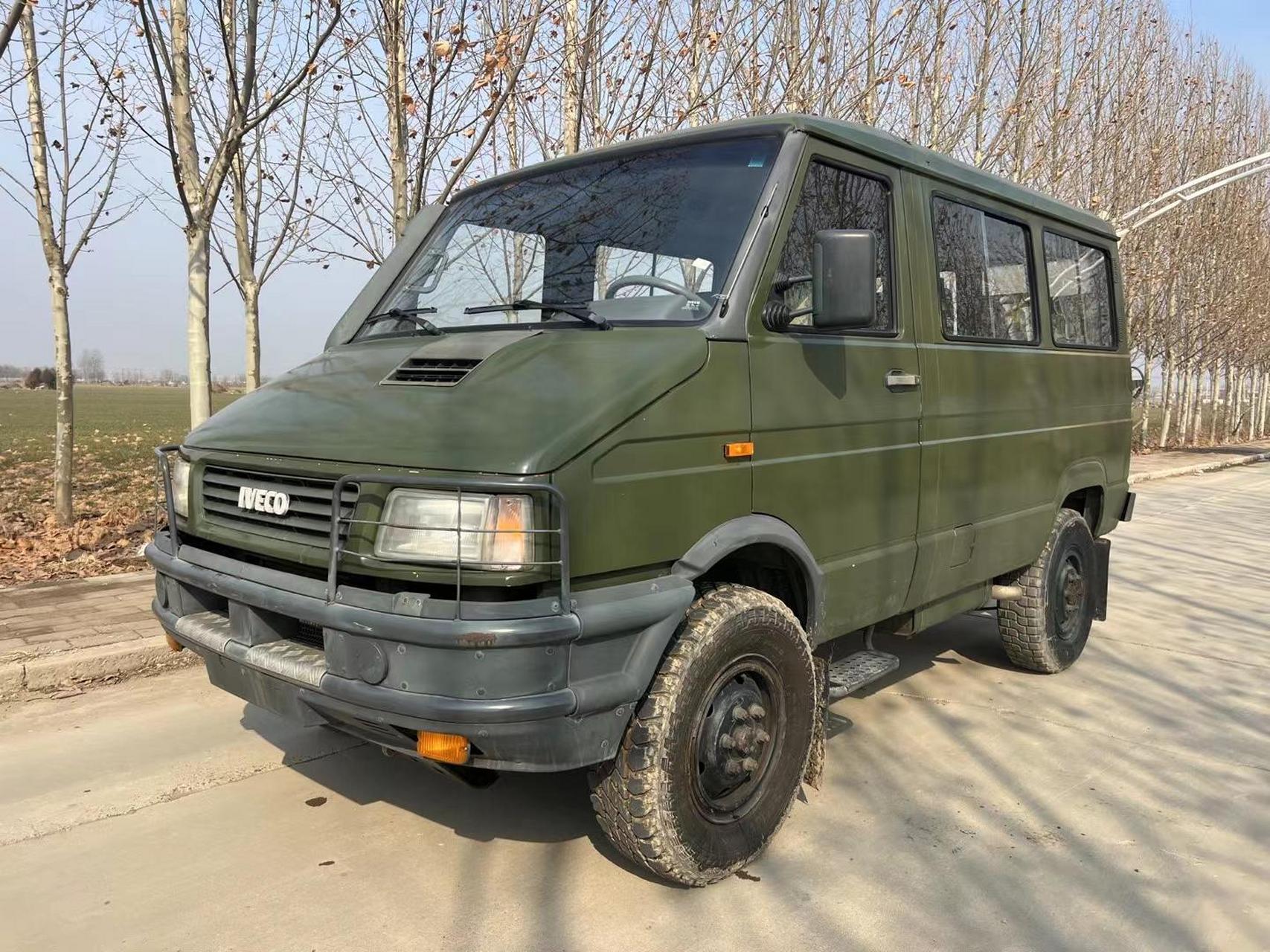 新到依维柯10年2045短轴运兵版,索菲母2.8t柴油发动机,大刹车包.