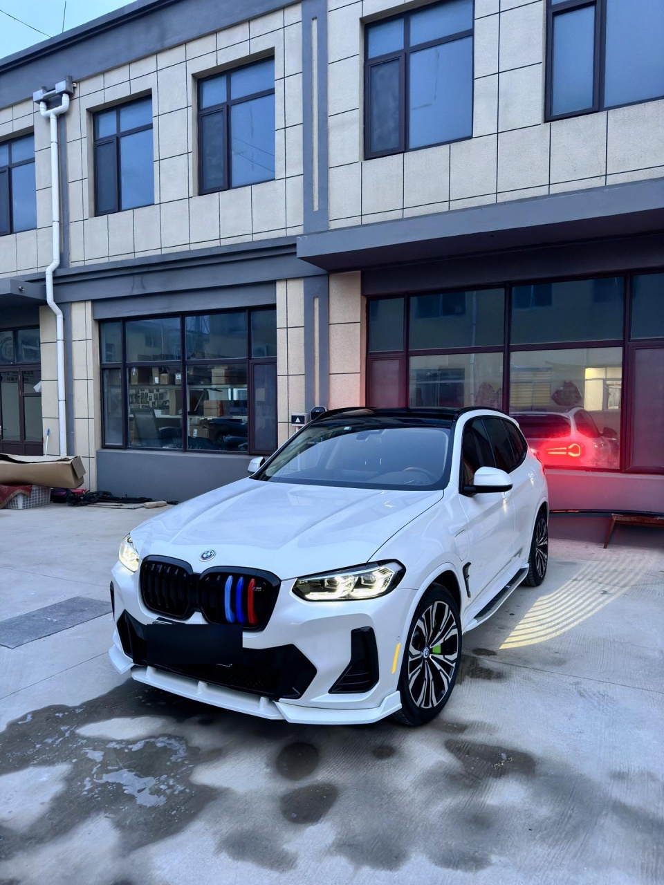 握迈品质适用宝马ix3三色中网装饰条来啦.