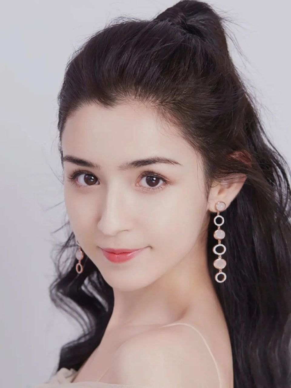 新疆女明星哈妮克孜图片