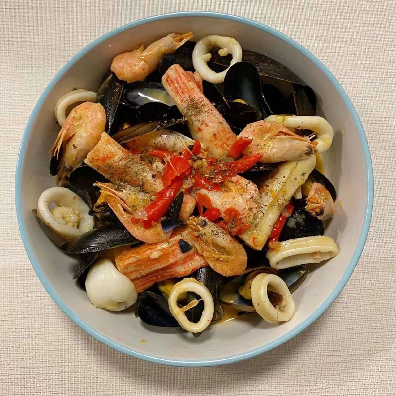 9297面食分享|蒜香青口意面 16615锅中烧水,水开下意面并加入