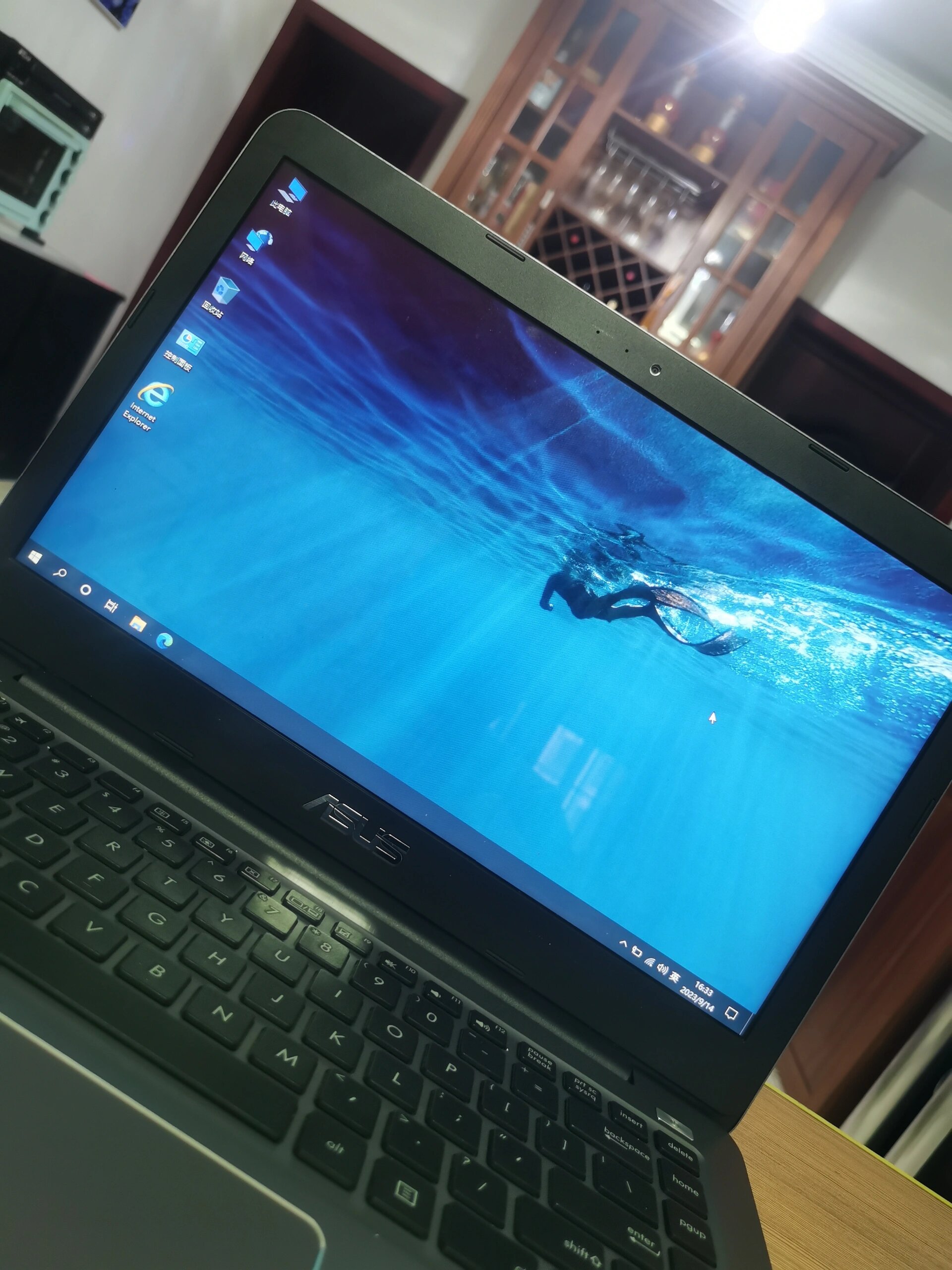 华硕e403n超薄笔记本,14寸屏,就用过几次,18年买的,几乎全新,电池饿死