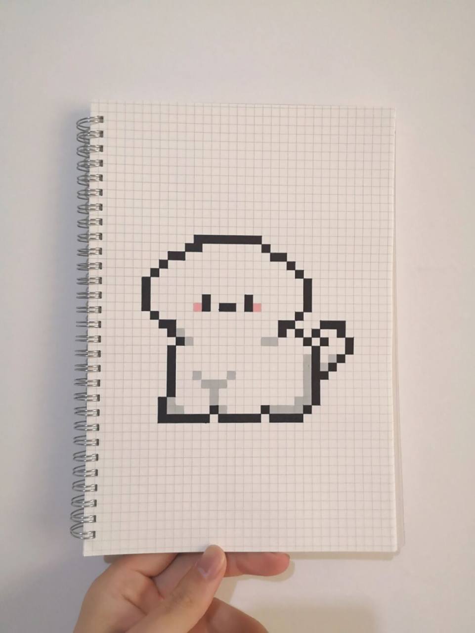 像素画:乖巧小狗 是一只比熊呀 像素图纸来自: #拼豆# #像素画