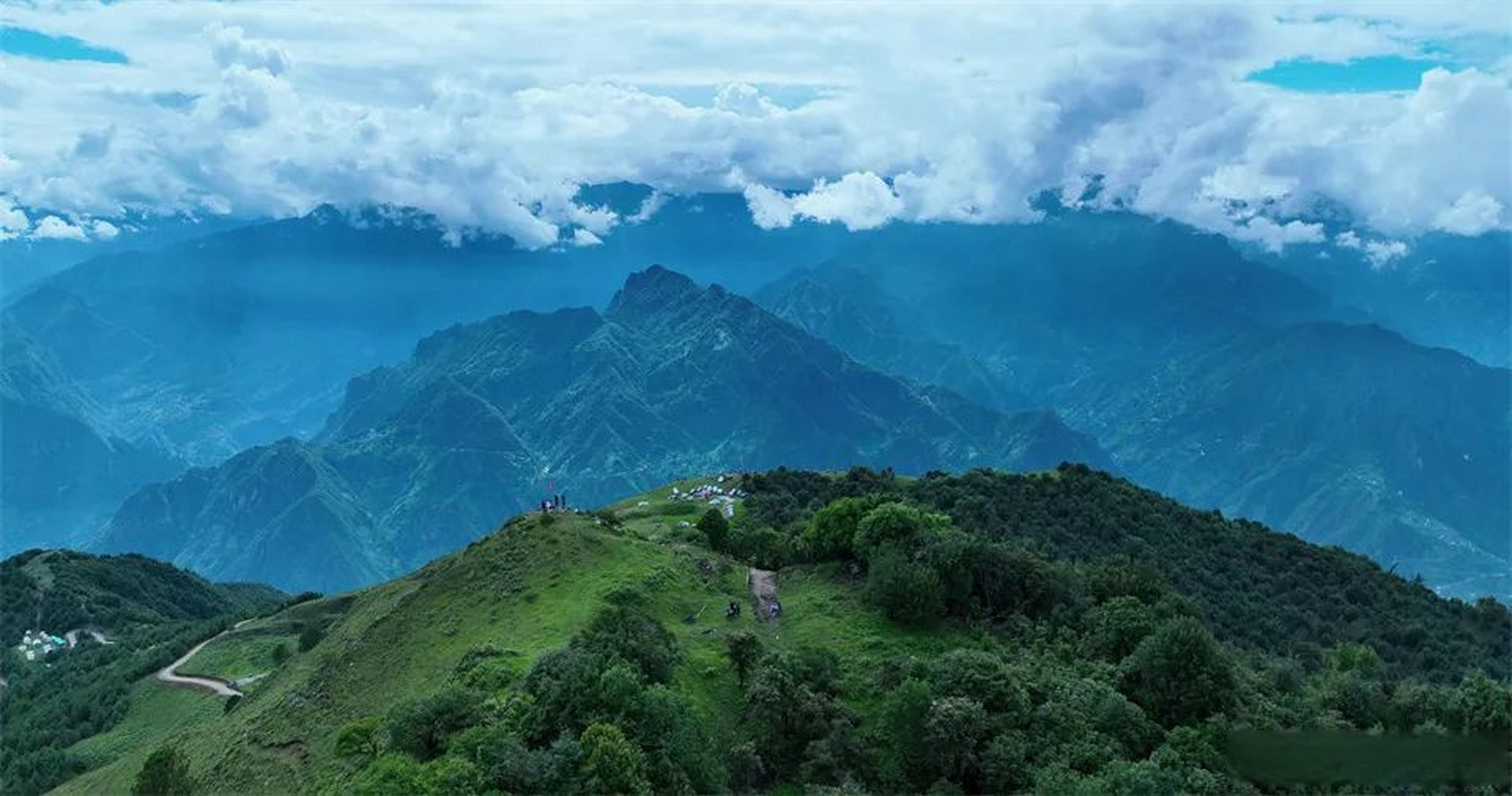 遇见怒江# 【碧罗雪山的杨白果,云舒云散美不胜收】有一种美,山色景