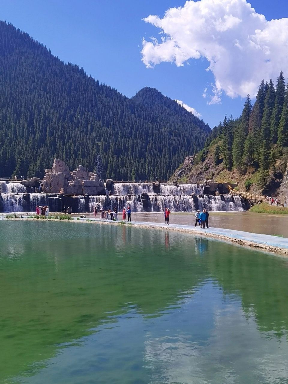 乌鲁木齐|天山大峡谷徒步攻略  天山大峡谷游玩路线:  照壁山:首先在