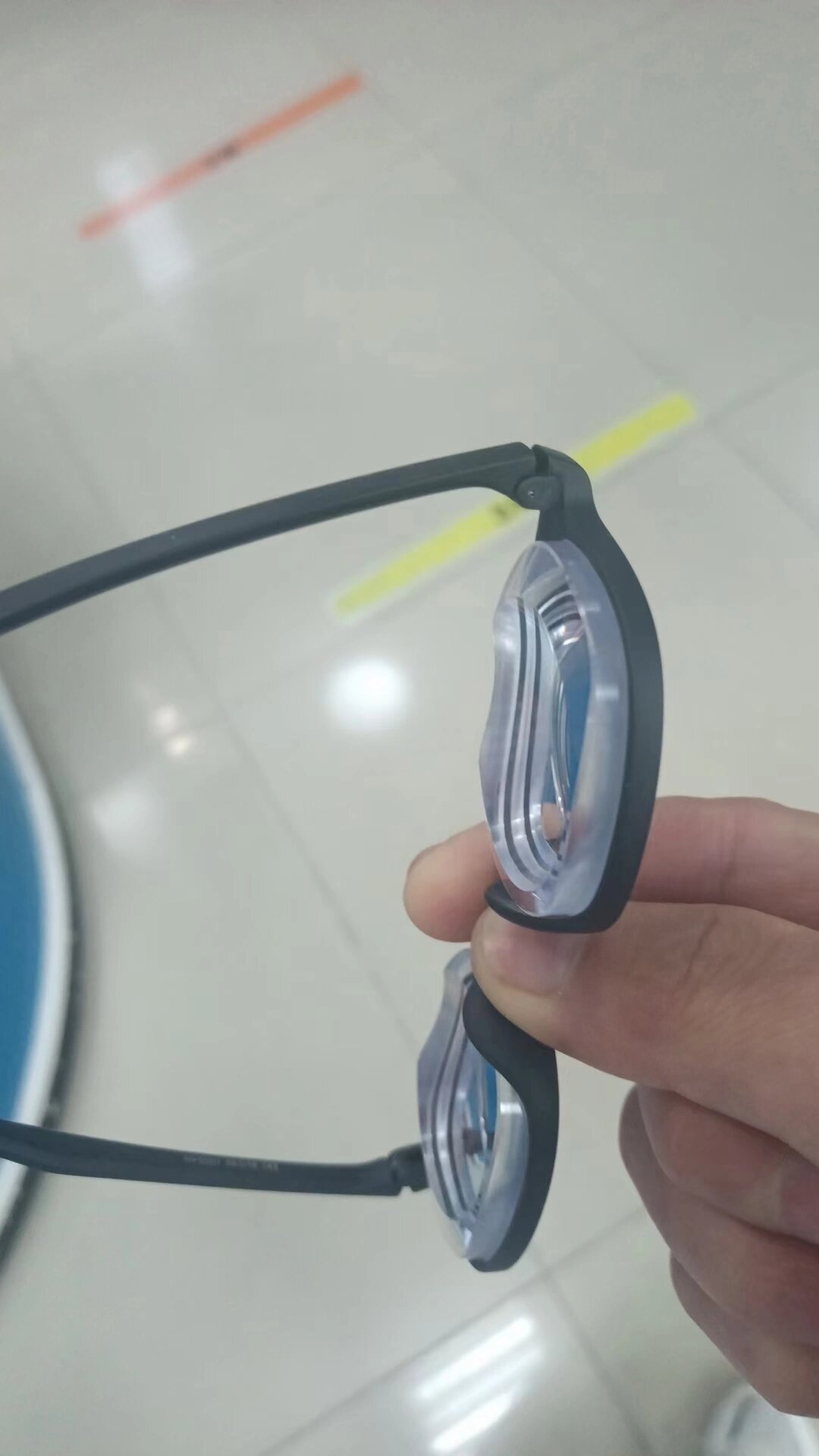 3000度近视眼镜长什么样