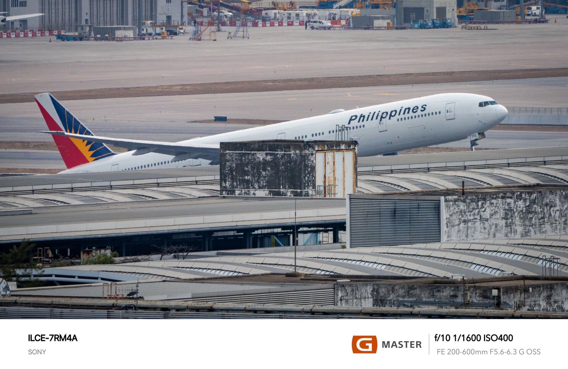 香港赤鱲角机场实拍 - 菲律宾航空777-300 3.