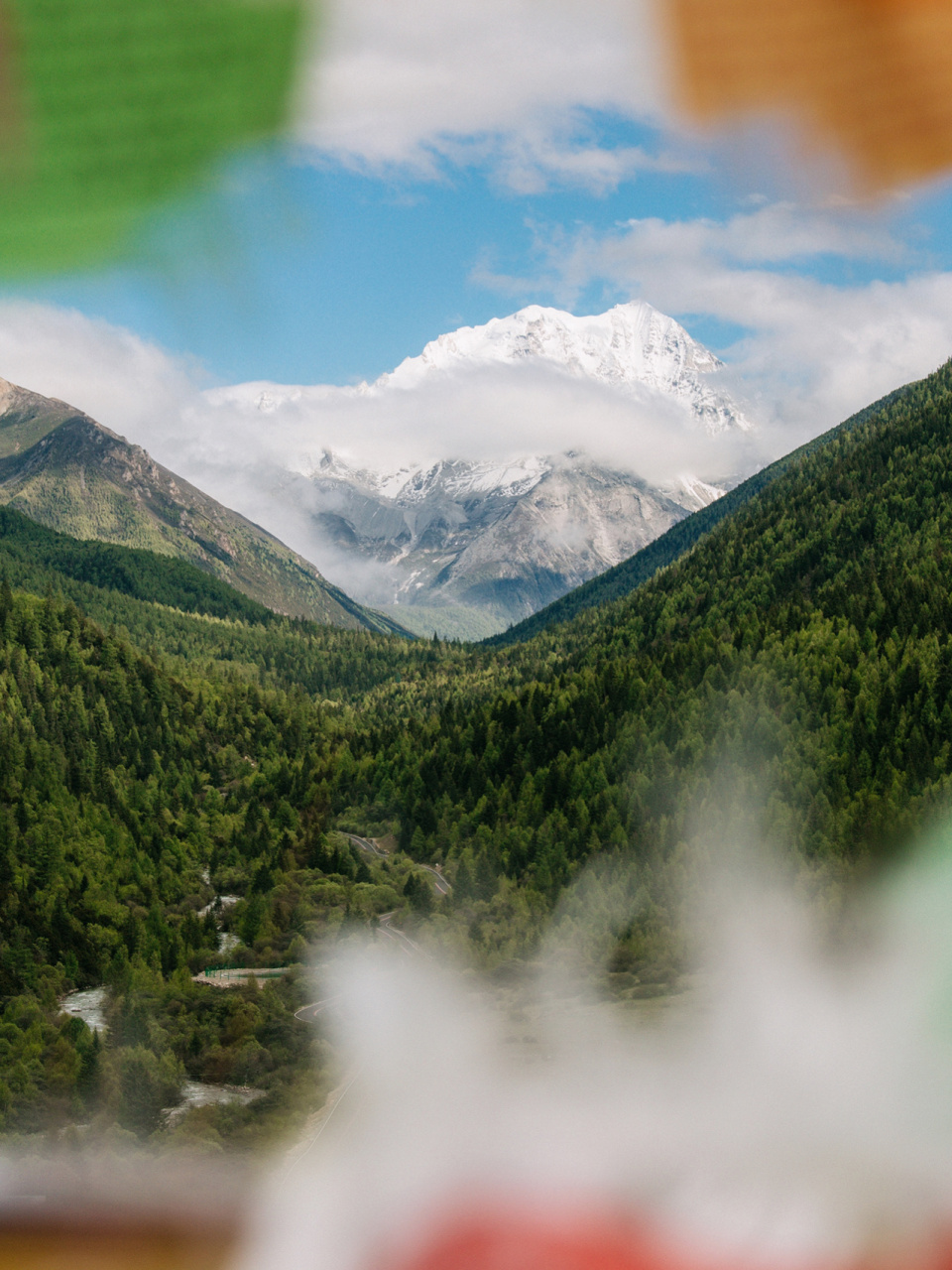 道孚到塔公草原这段路,风景不错,中途有龙灯草原,八美附近的岔路可以