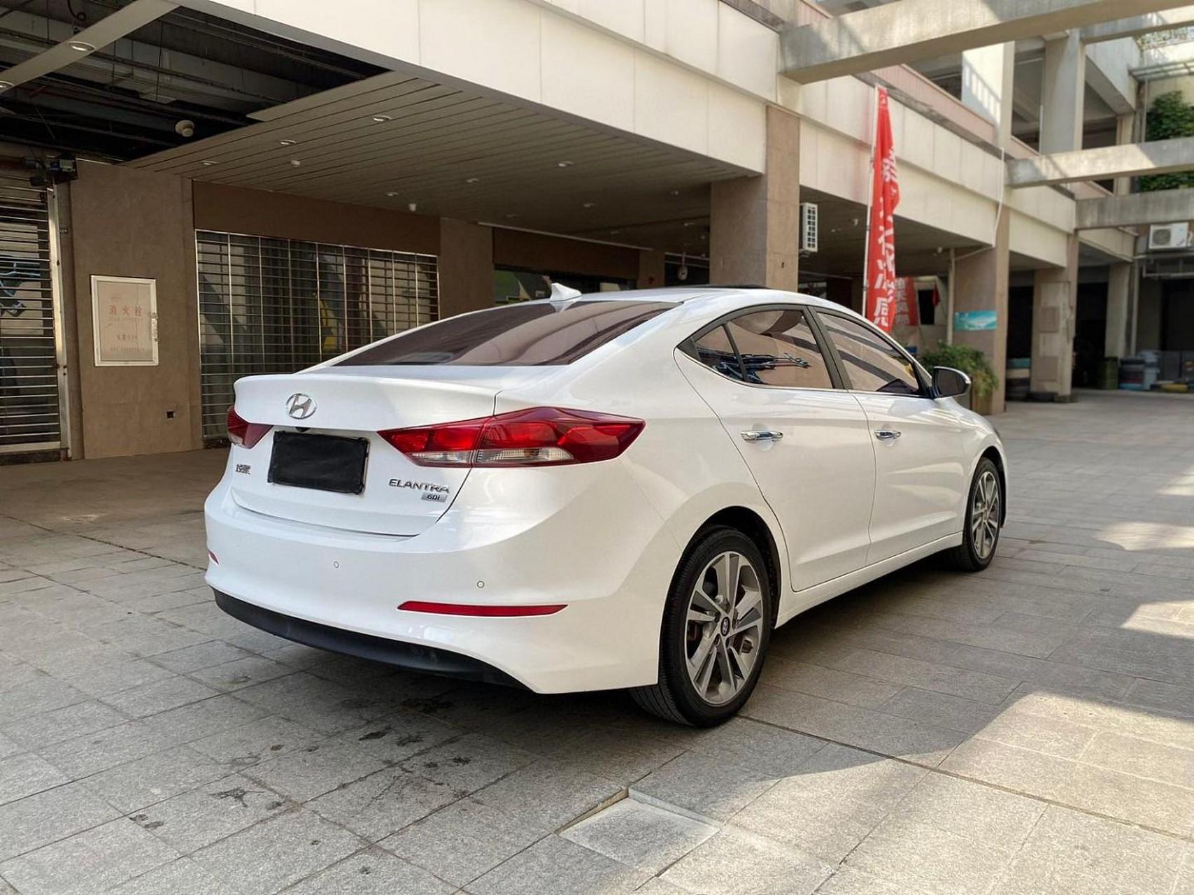 现代2016款伊兰特领动1.6glx智炫.