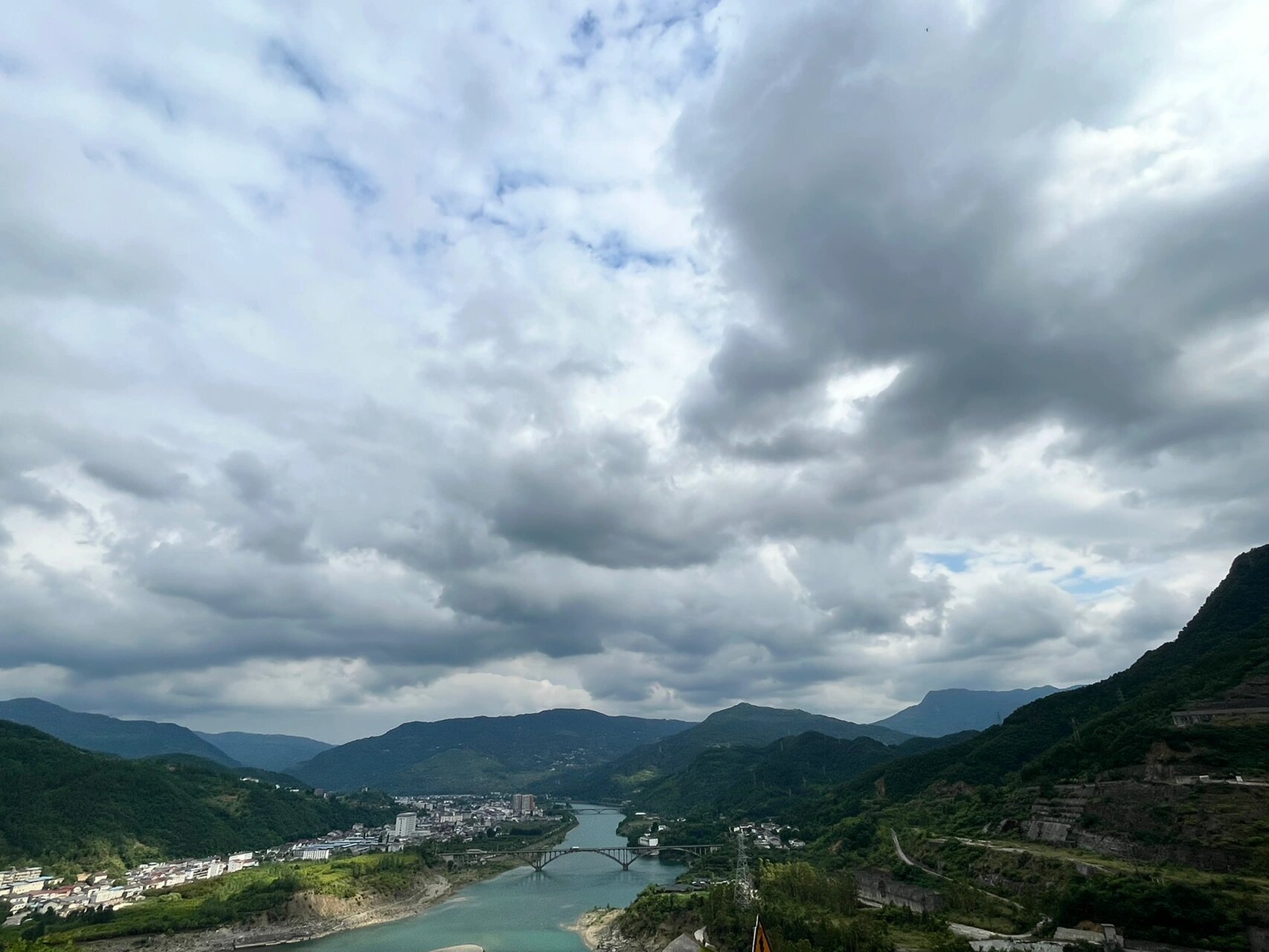 广元市三堆镇宝珠寺水电站 黑云压城城欲摧,甲光向日金麟开