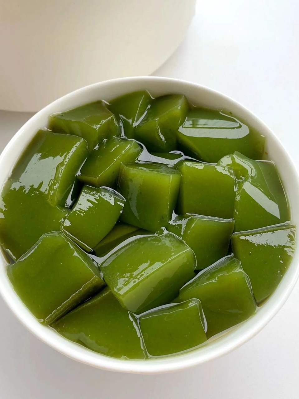 用新鲜的凉粉草制作,搭配点糖水或者蜂蜜水好喝到飞起!