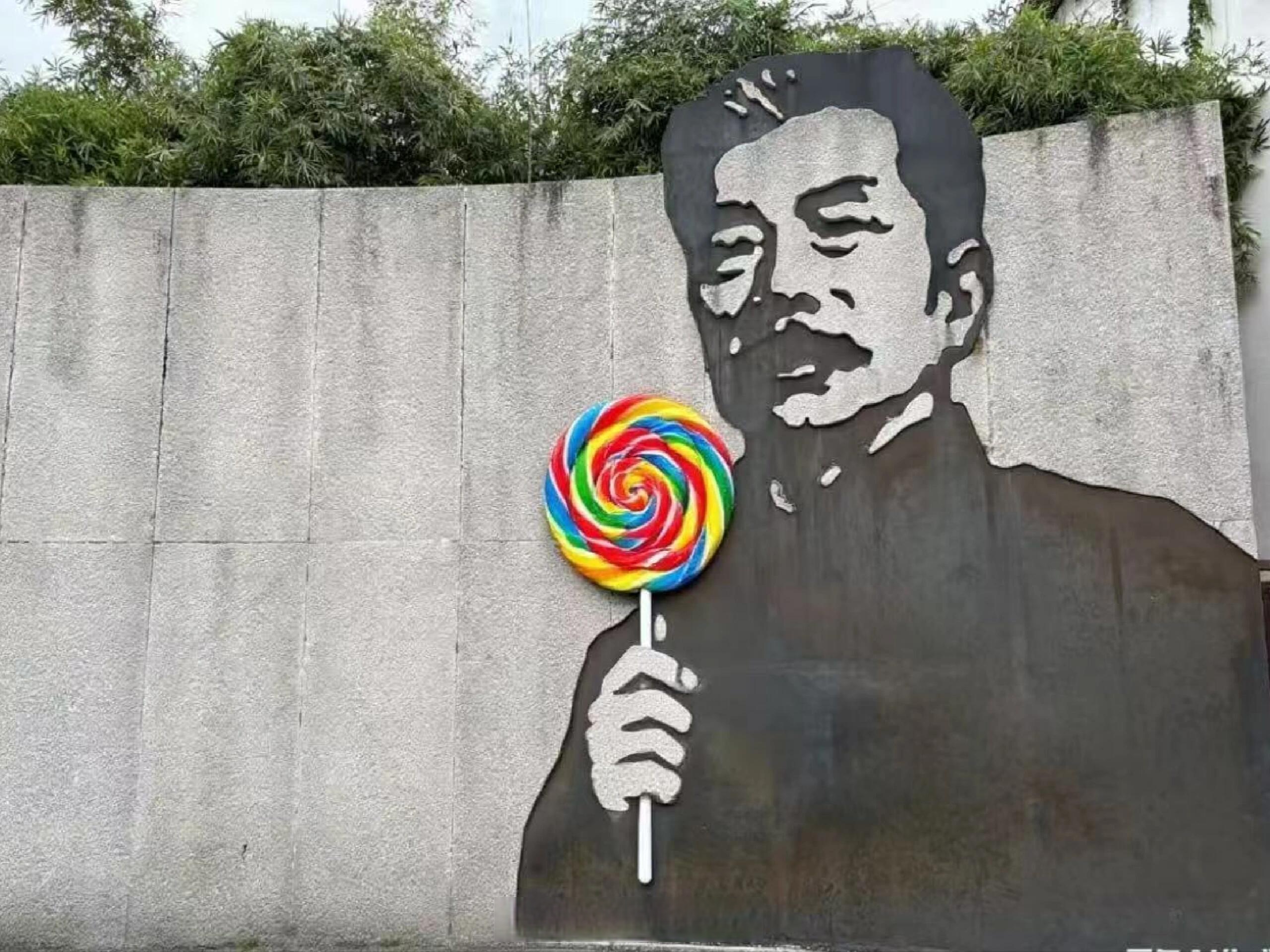 我对鲁迅在自己墙上抽烟无意见周树人先生你看到了吗,就算弃医从文也