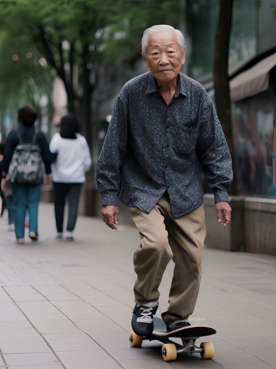 玩一种很新的滑板 爱让我们看到了时髦爷爷的最新逛街方式0505 谁