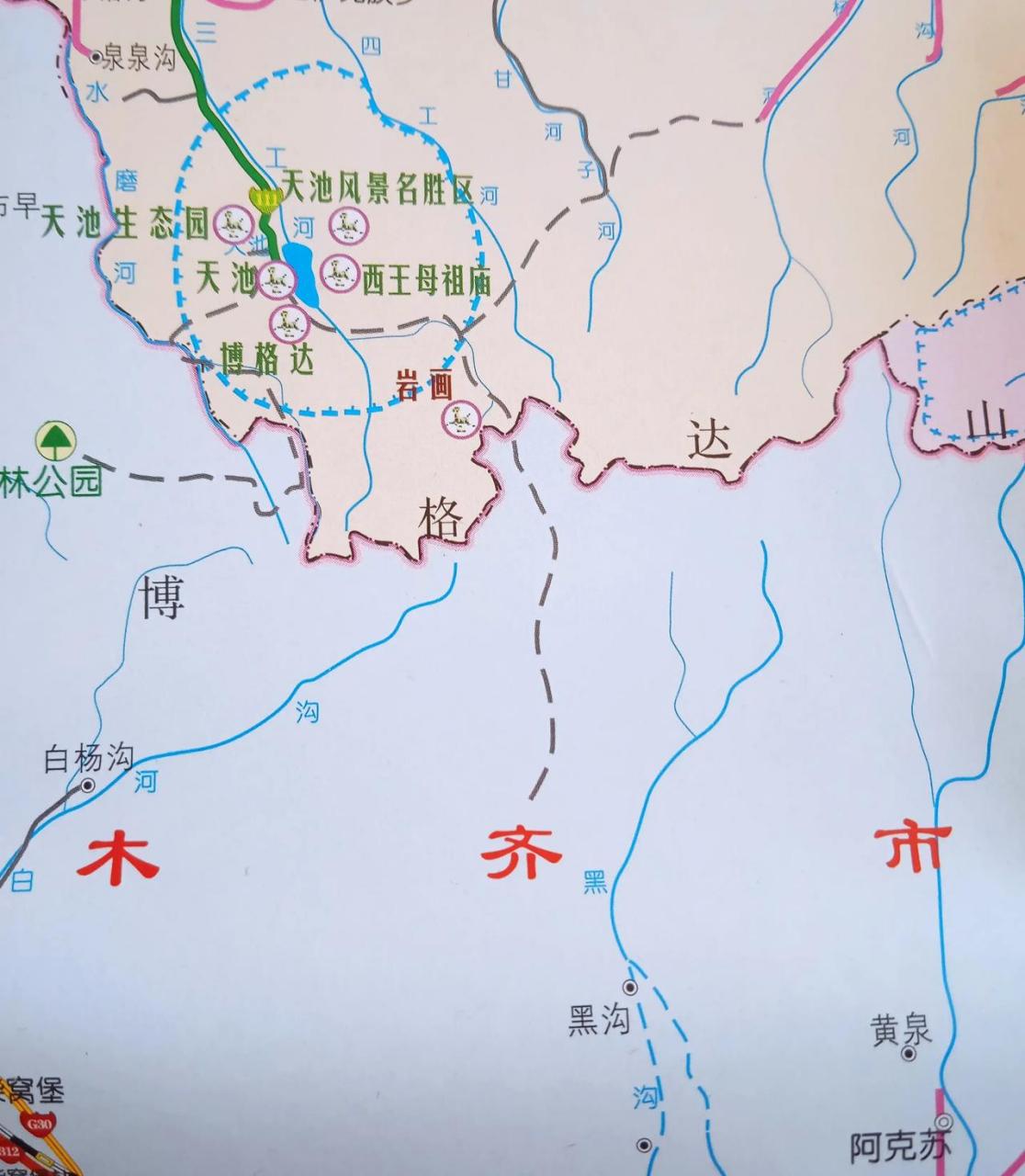 新疆博格达峰坐落在阜康市境内,海拔5445米,这是天山山脉东段的最高峰