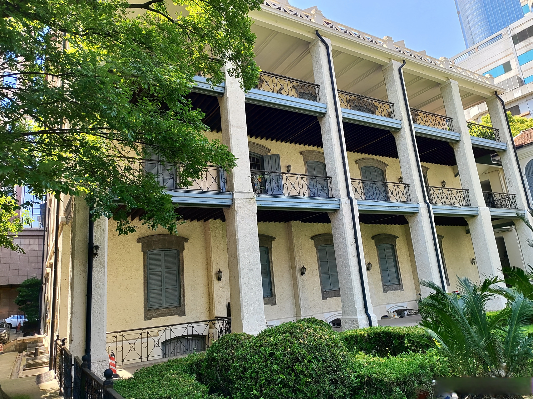 五一这样过# 徐家汇藏书楼,天主教堂,书院,三个打卡点几乎是挨着的.