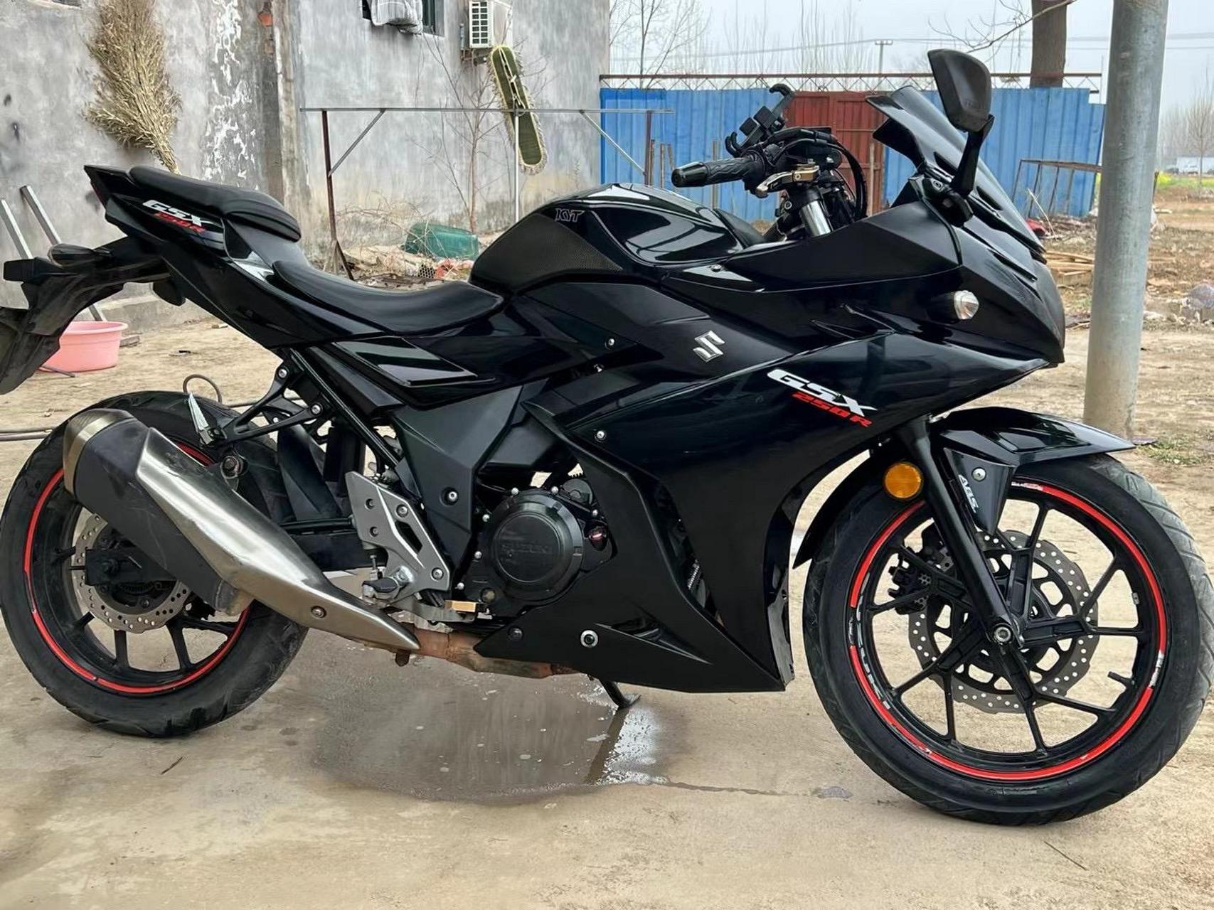 17年铃木gsx250 必须过户 黑武士 全款8500拿走