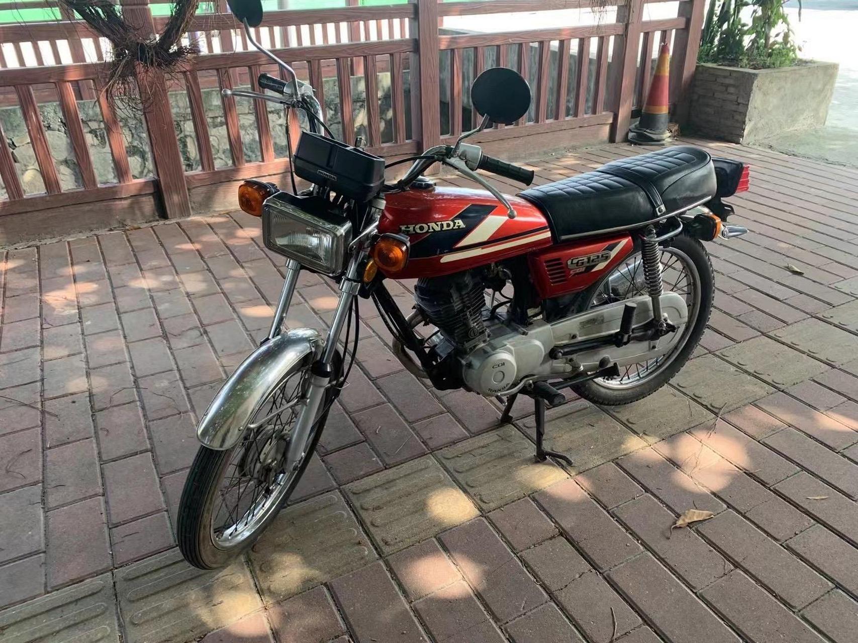 92年三代花猫本田cg125. 原车原版原漆全部都是原车极品车况.