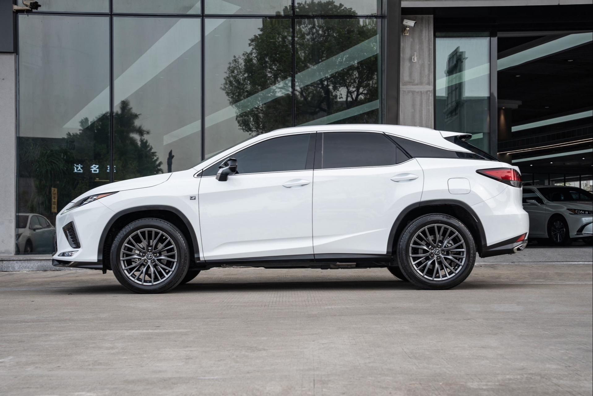 2021款 雷克萨斯rx 300 四驱f sport 带15喇叭马克莱文森音响,抬头