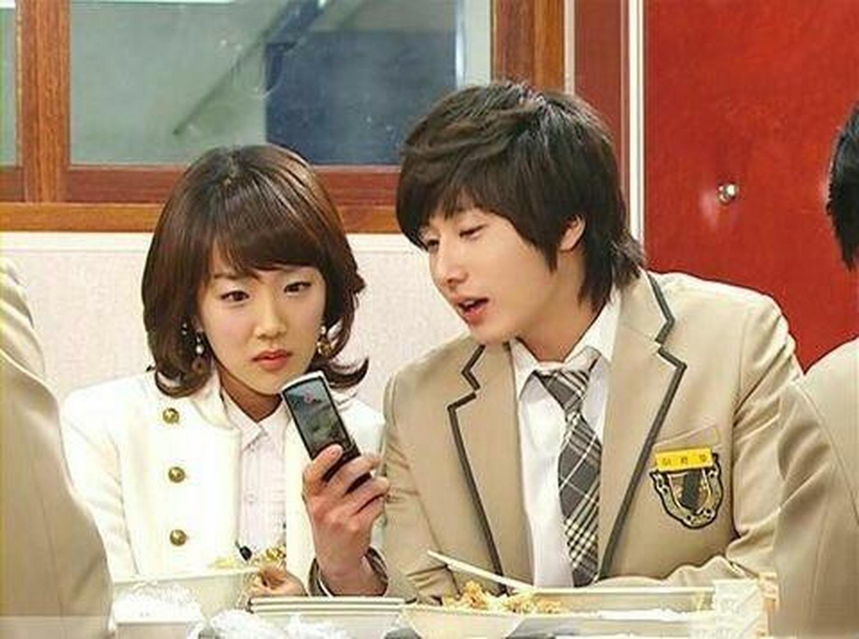 情感点评大赏《搞笑一家人》中最喜欢的是允浩和敏静这一对.