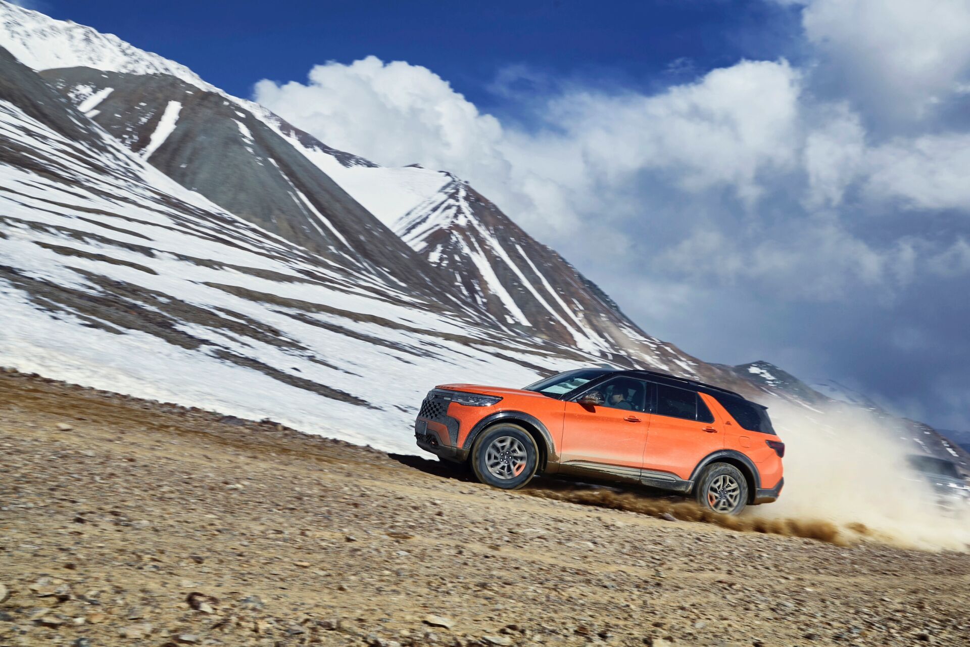 探险者昆仑巅峰版 滑沙冲浪,戈壁骑行,旷野竞速以纯粹热爱犒赏人生