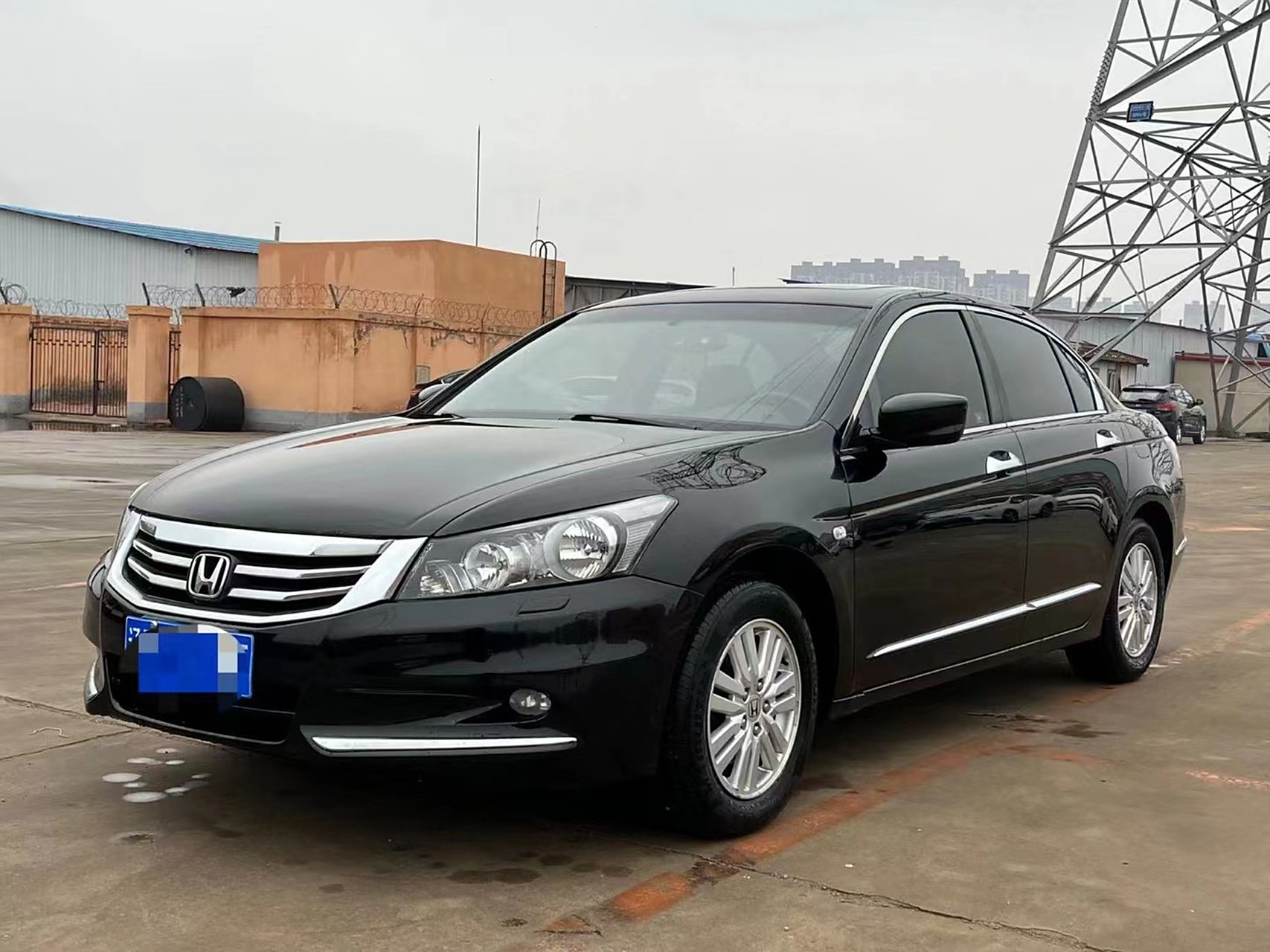 28万,前后雷达 最新到店:13年本田雅阁八代半,排量2.