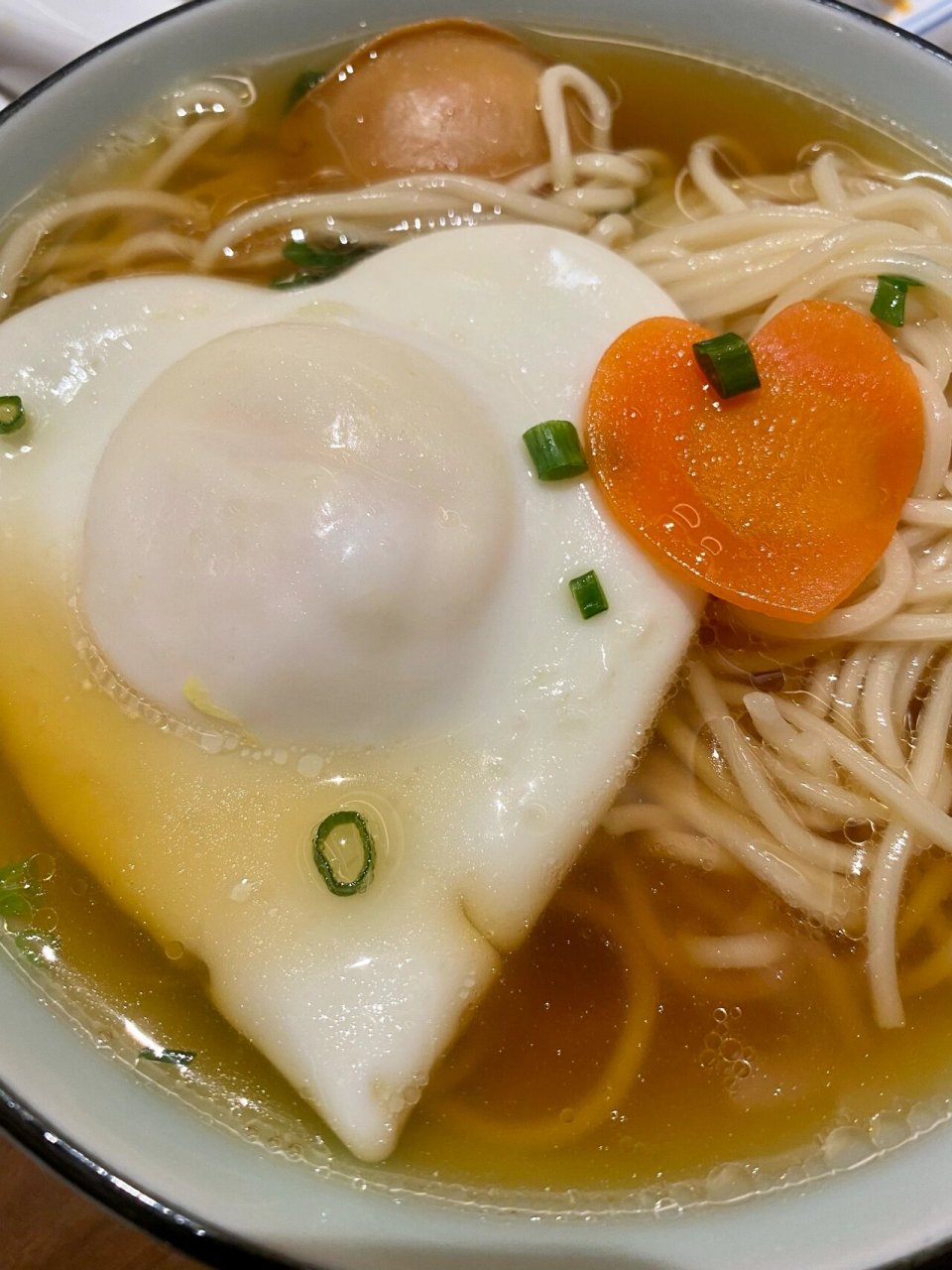品质餐厅长寿面:鲍鱼,心形鸡蛋,心形胡萝卜 这里悦百味算是这家餐饮