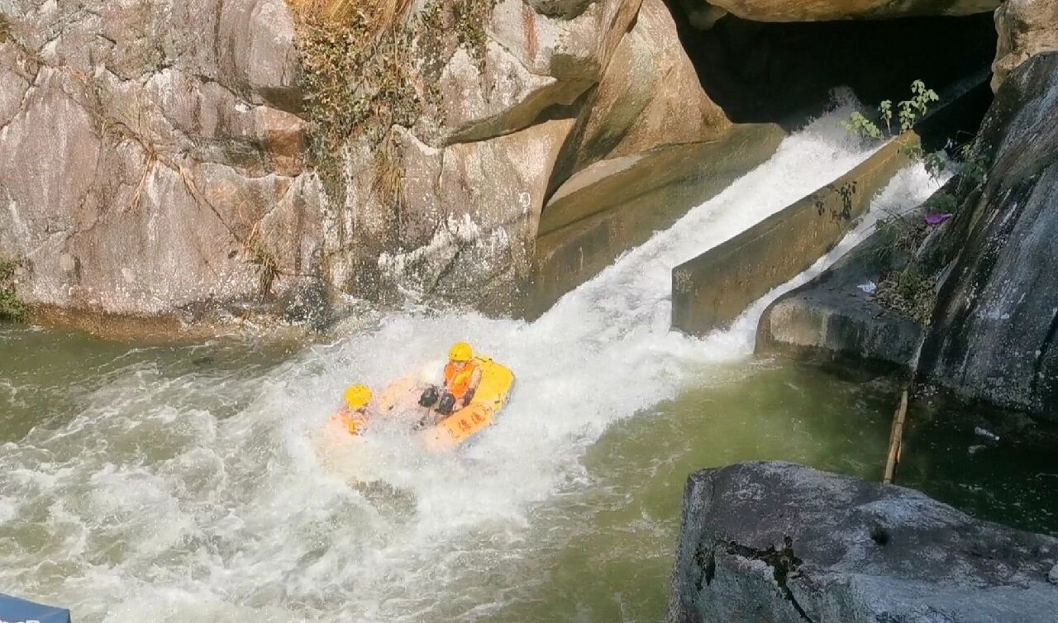 岳阳沱龙峡漂流,慎去!