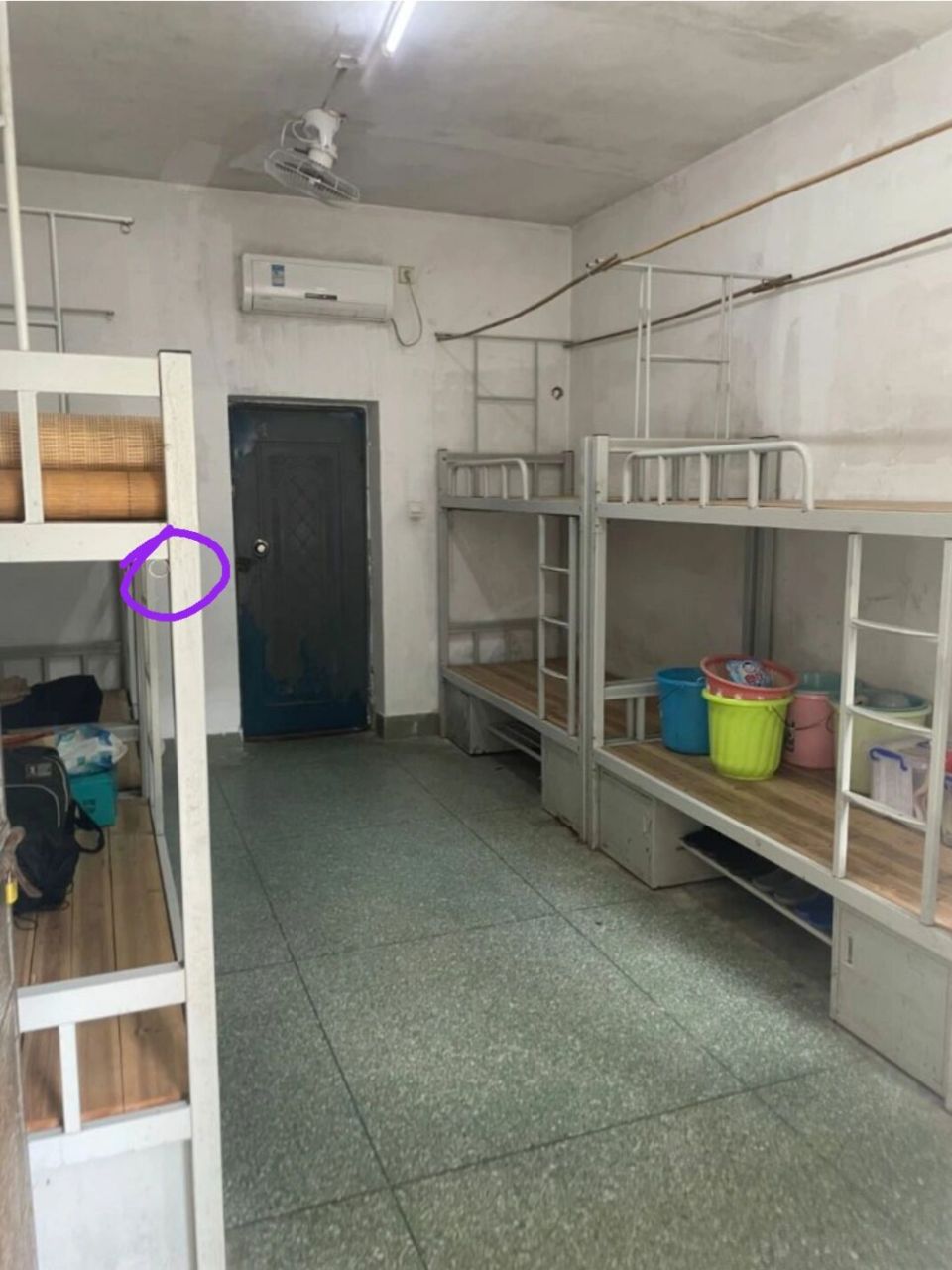 南宁外国语学校宿舍(高中部) 南宁外国语学校宿舍是8人间,两卫,有空调