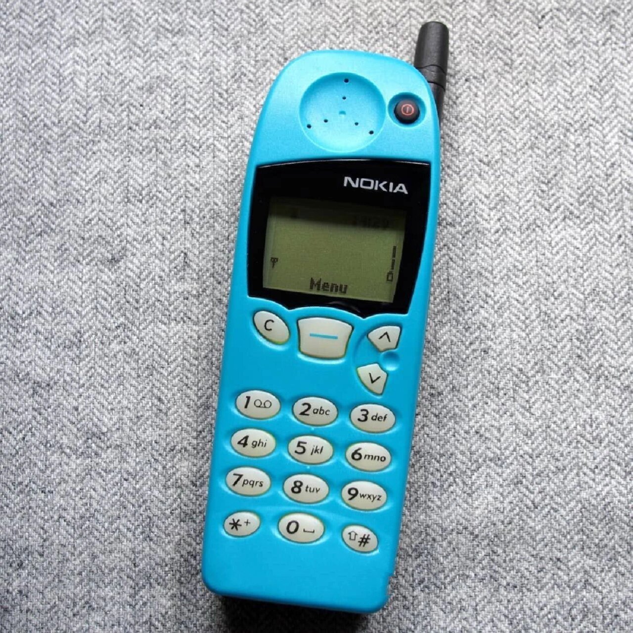 诺基亚5110～1998年上市 诺基亚5110 第一款内置贪食蛇游戏的手机