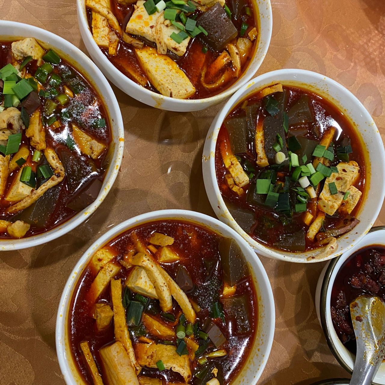 澄城美食——麦子泡 都说陕西馍夹一切,馍泡一切 麦子泡不同于泡馍