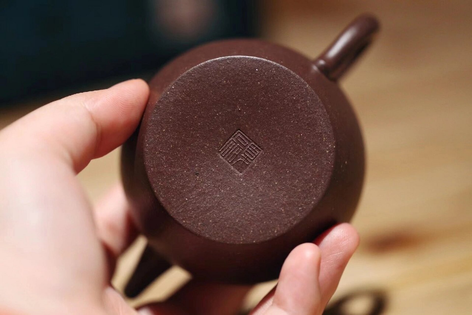 经不严肃考据,女娲才是紫砂的开山鼻祖 题图:夏磊新作《明式果圆壶》