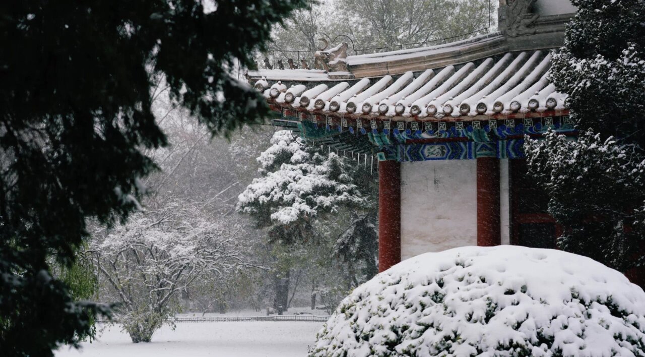 未名湖雪景图片