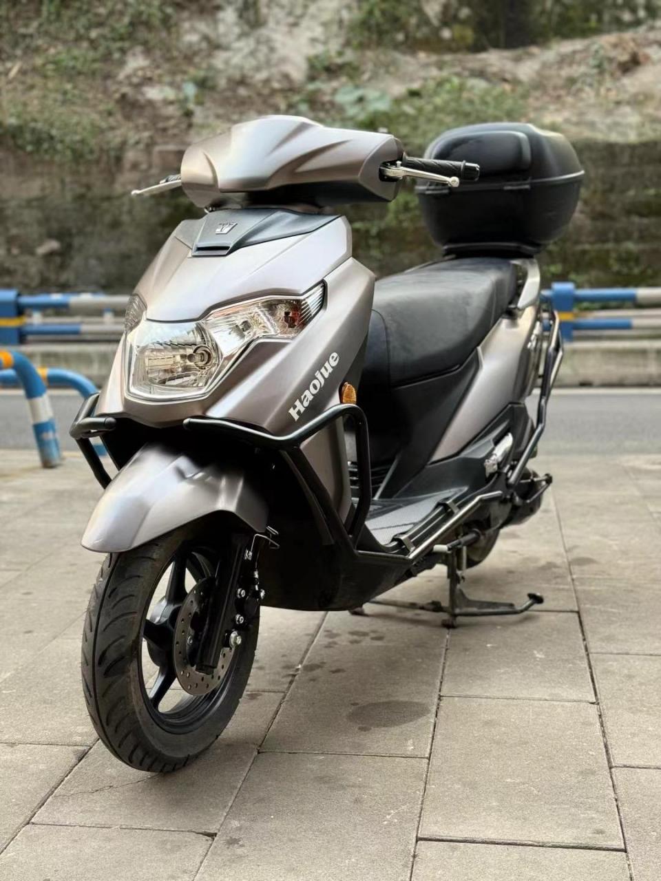 23年豪爵vx125虎鲨踏板车,明盘4800,协议过户只得行驶证