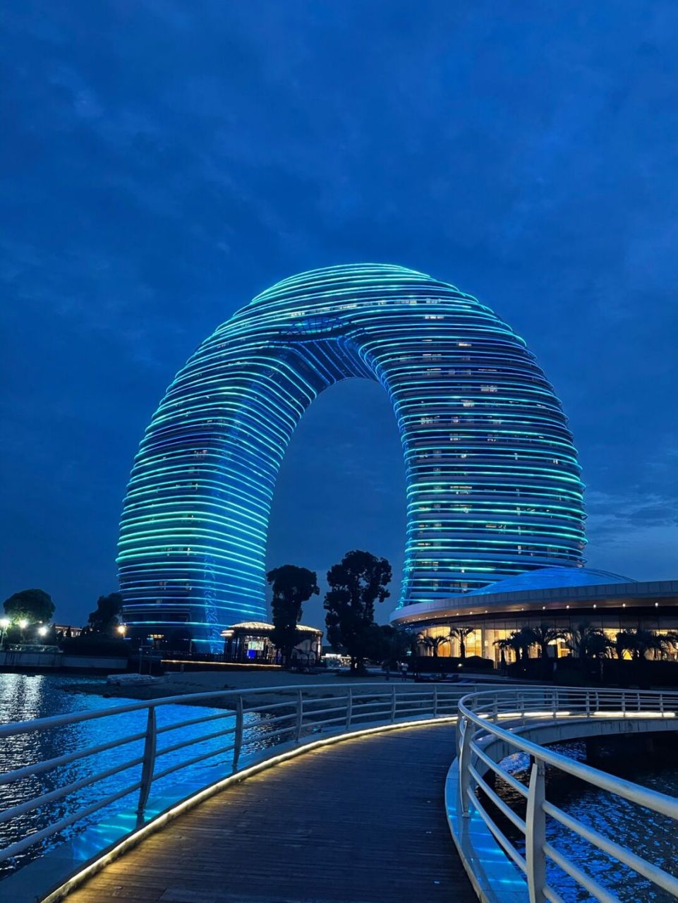 湖州喜来登月亮湾酒店 湖州喜来登月亮湾酒店,朋友们称它为马桶圈是