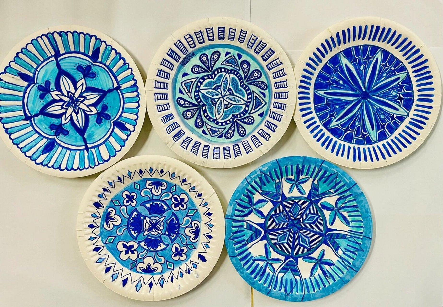 岭南版美术四年级上《漂亮的挂盘》 造型·设计课 教学反思: 认识了解