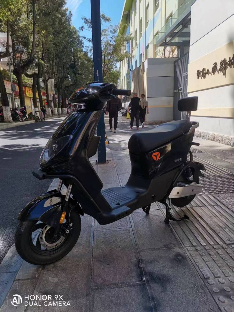 雅迪国标冠能dt6高配版 带动力回收 新车4899的 证件齐全已上牌 小跑