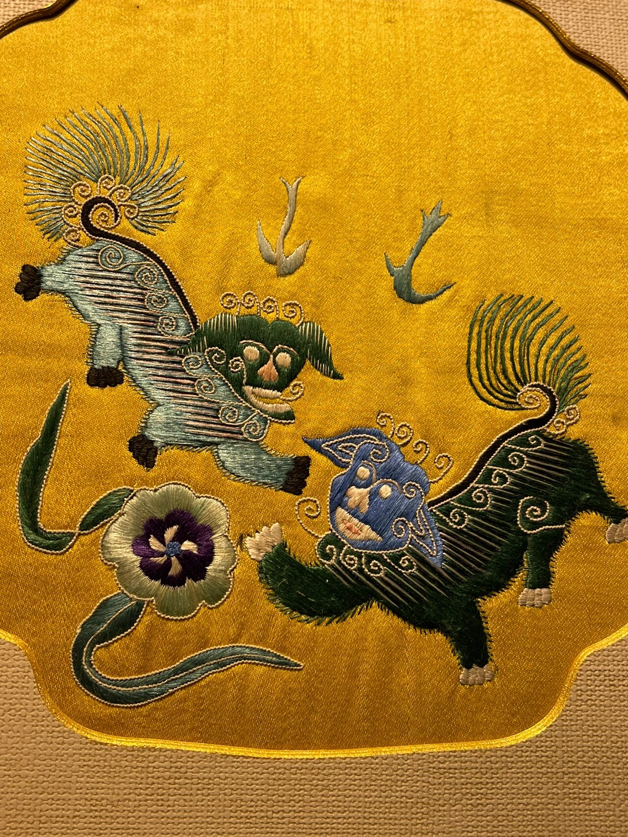 传统吉祥图案 "双狮戏绣球" 双狮戏绣球 寓意生生不息,家族繁衍,社会