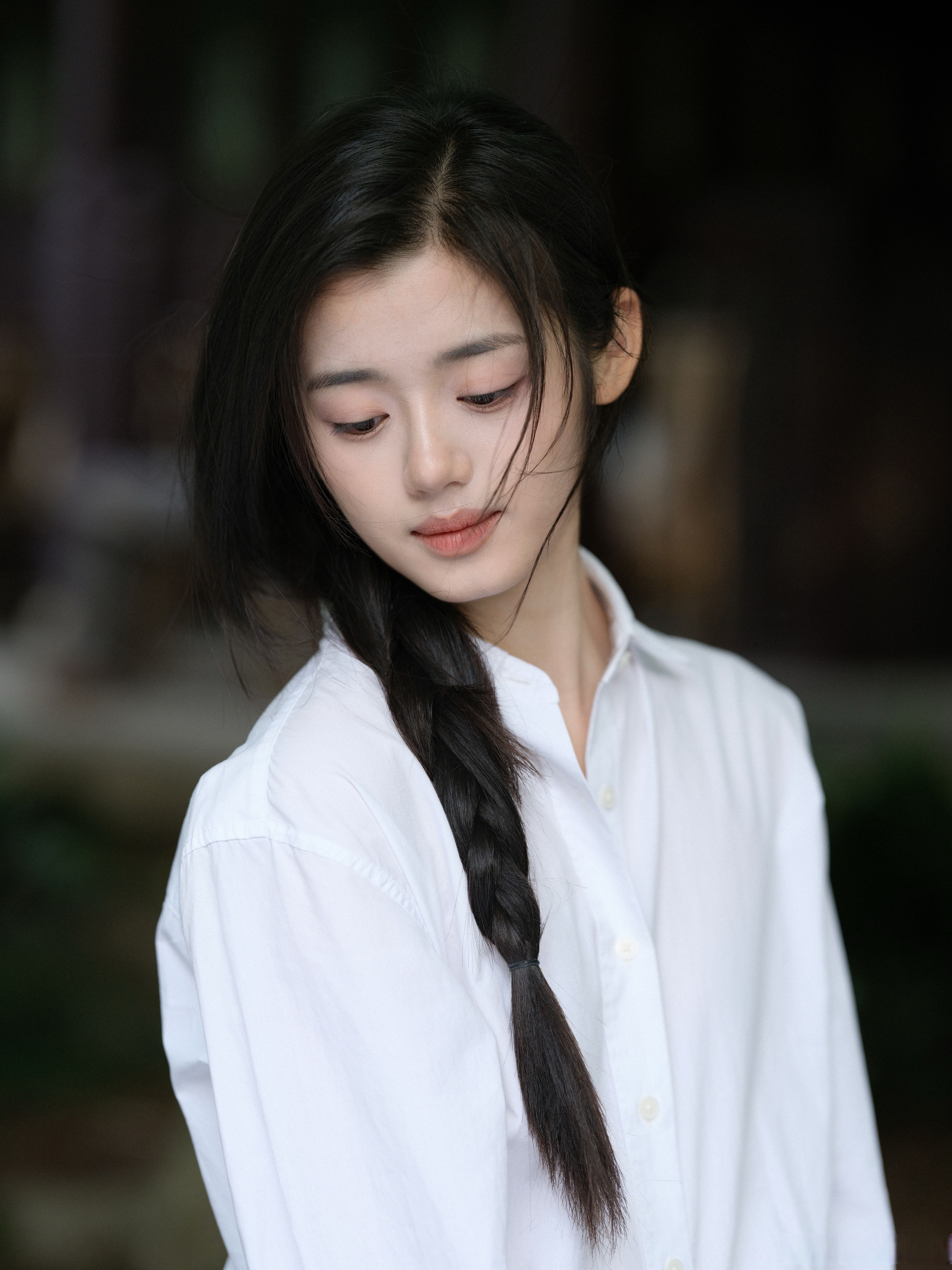 夏日弧光,晚风微凉,白衫轻扬捕捉温柔私语