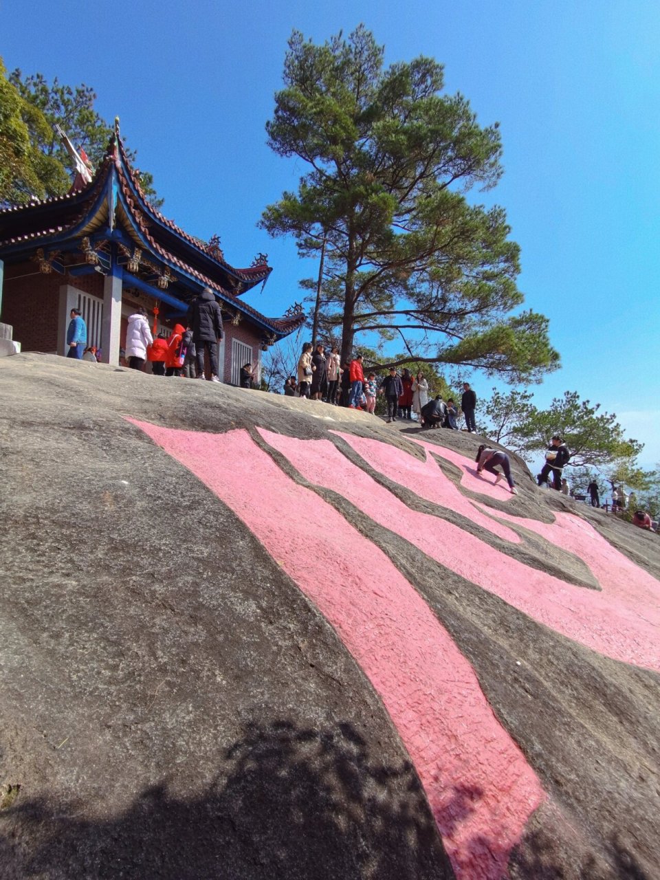 合掌岩万佛石窟 合掌岩万佛石窟,山体之大洞穴佛像之多被喻为"江南第