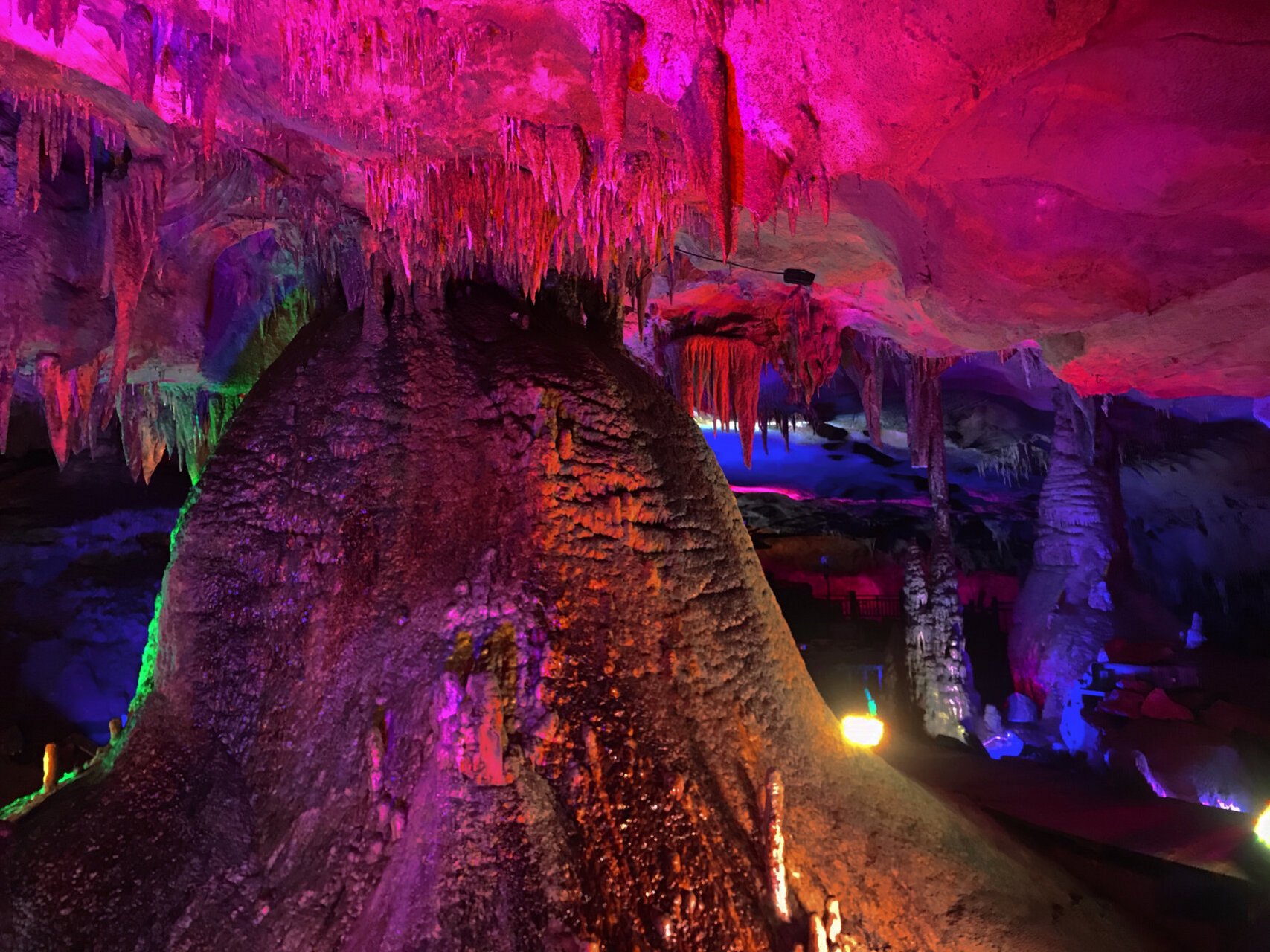 万年神龙宫 选择自驾游比较方便,开车两个小时左右,推荐走高速,主要以