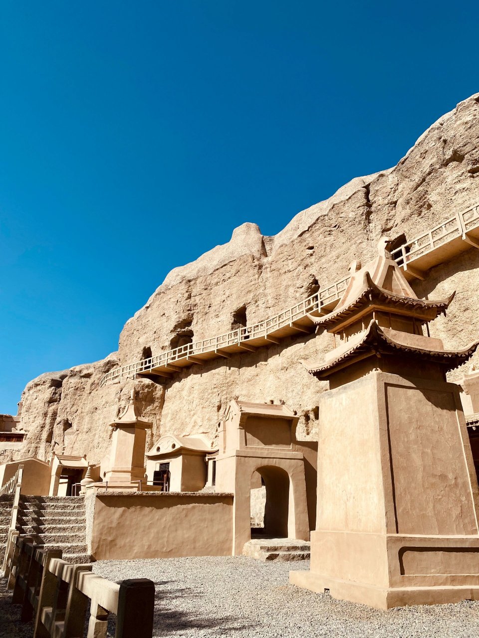 最美的风景在路上,瓜州榆林窟.