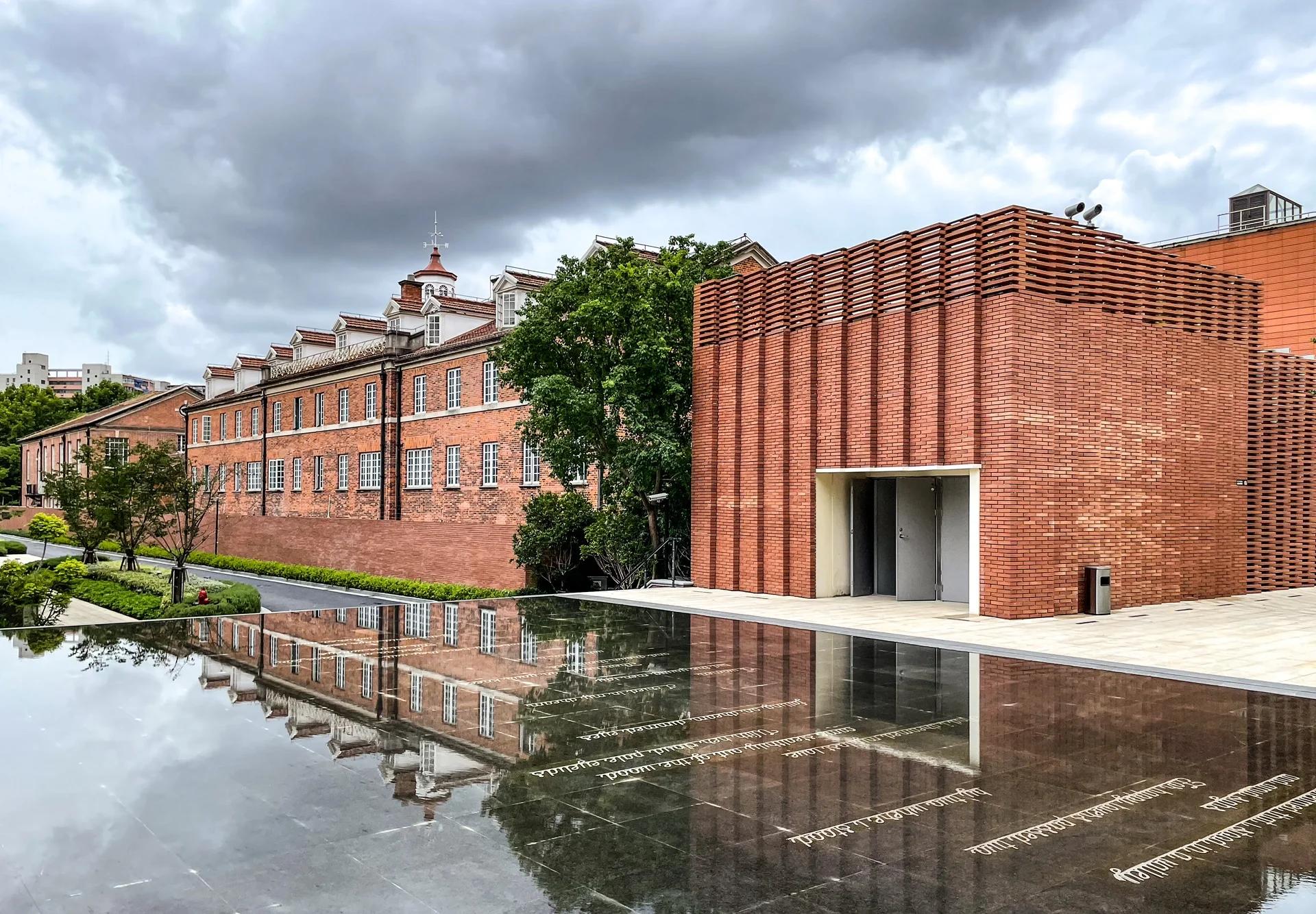 城市碎片 衡山路8号                     位于衡山路和乌鲁木齐路